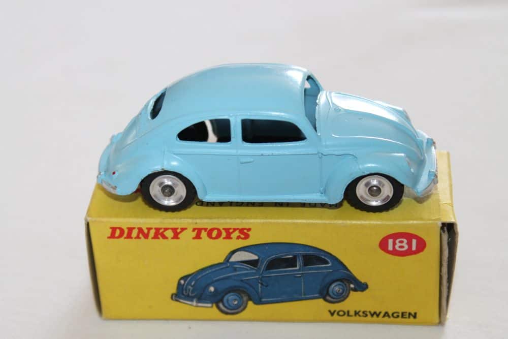 Dinky Toys 181 Volkswagen Beetle-side