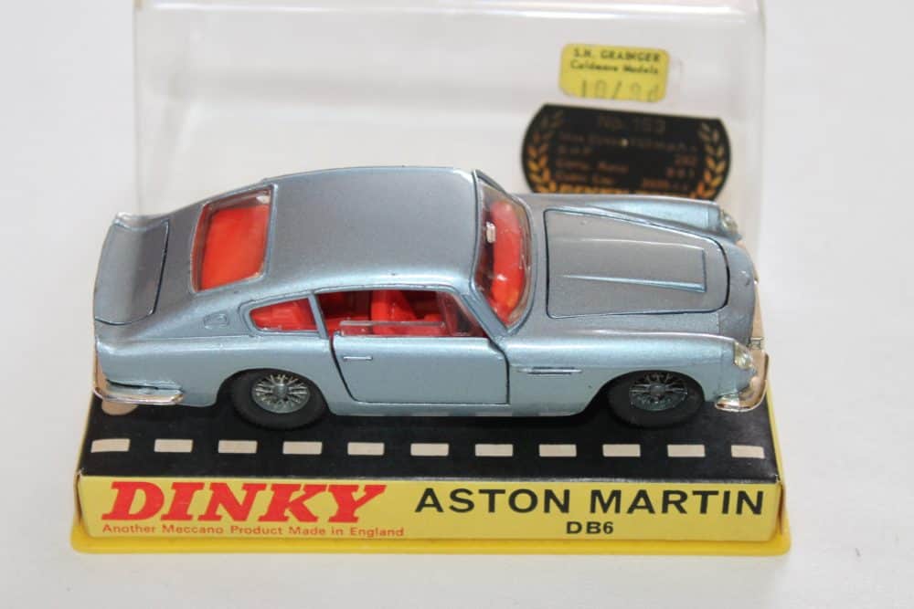 Dinky Toys 153 Aston Martin DB6-side