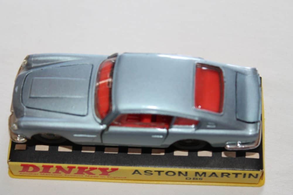 Dinky Toys 153 Aston Martin DB6-top
