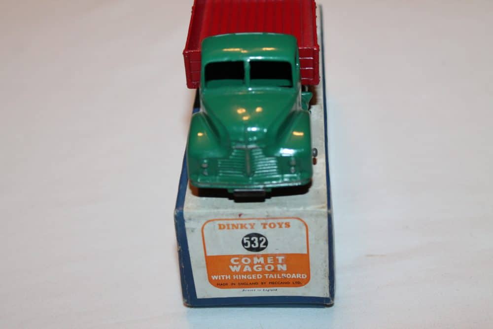 Dinky Toys 532 Comet Wagon with Tailboard-front