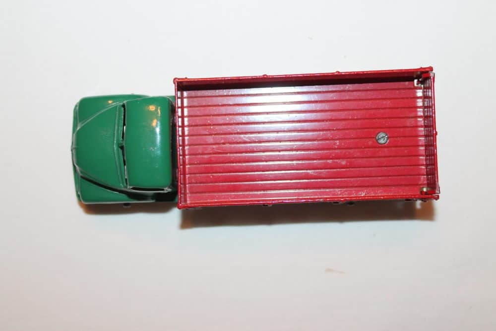 Dinky Toys 532 Comet Wagon with Tailboard-top