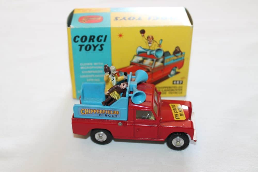 Corgi Toys 487 Chipperfields Circus Landrover Parade Vehicle-side