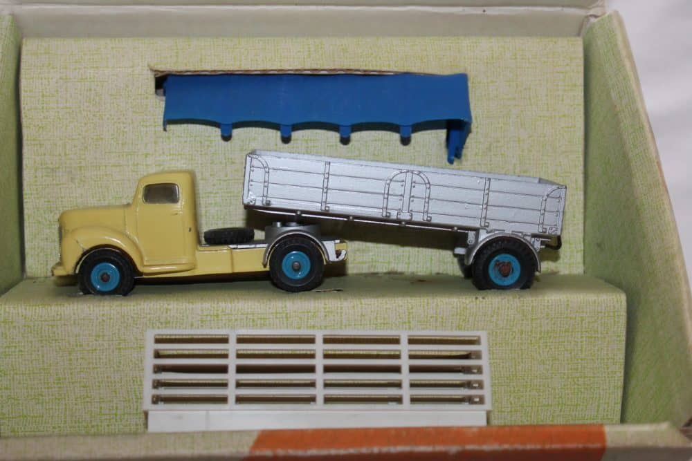 Dinky Toys 424 Commer Articulated Lorry-leftside