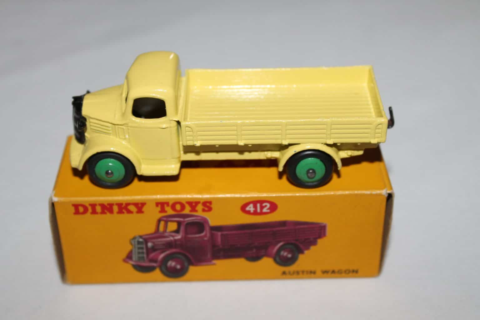 Dinky Toys 412 Austin Wagon - Diecast