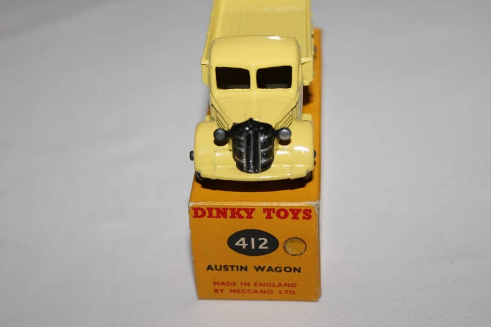 Dinky Toys 412 Austin Wagon-front