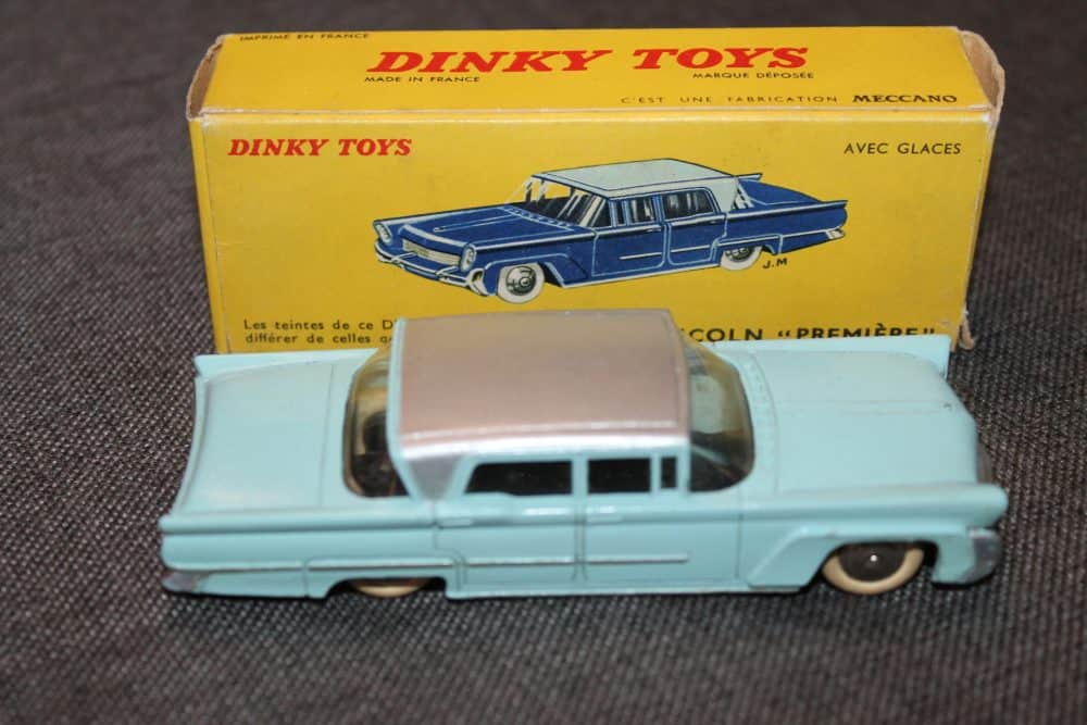 lincoln-premiere-pale-blue-and-silver-roof-convex-wheels-french-dinky-532-side
