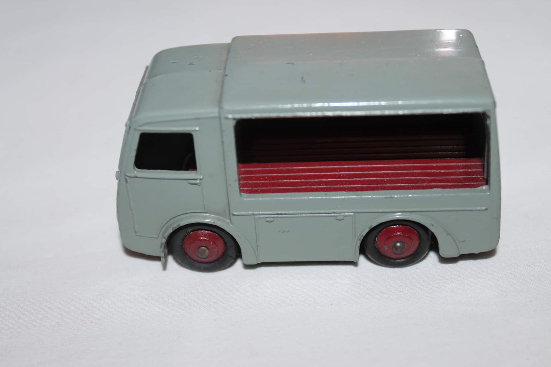 Dinky Toys 030V 'Express' Electric Van Milk Float - Diecast