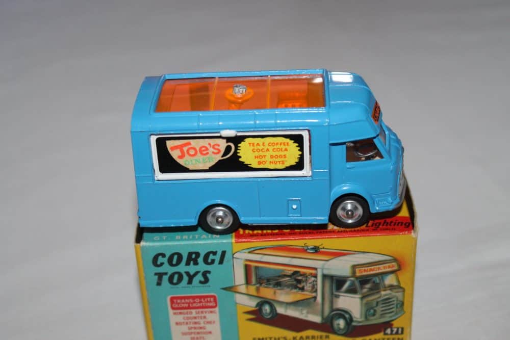 Corgi Toys 471 Smith's Karrier Mobile Canteen 'Joe's Diner'-side