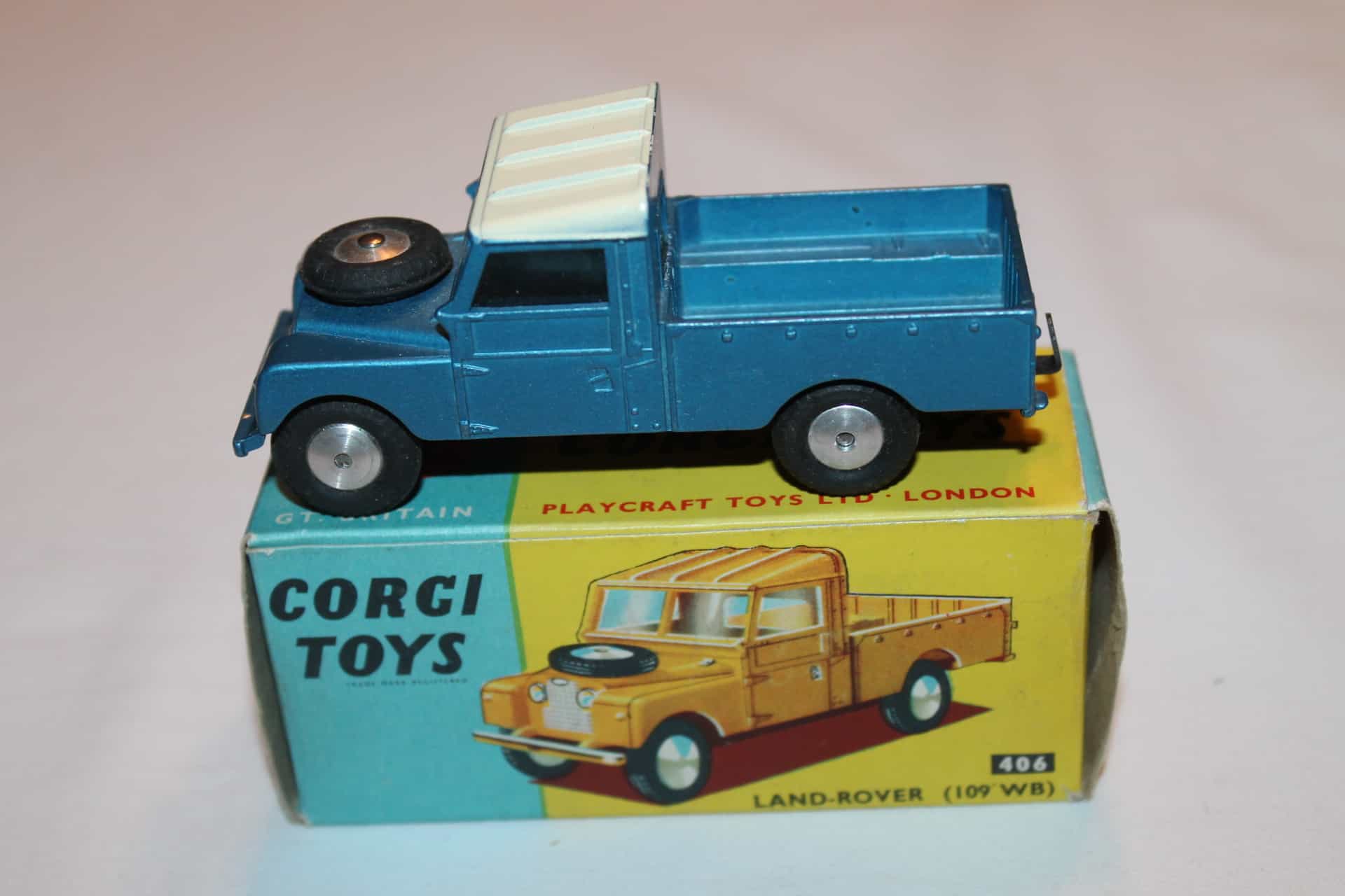 Corgi Toys 406 Land Rover (109 WB) - Diecast