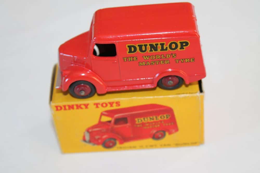 Dinky Toys 451/031B Trojan "Dunlop" Van Maroon wheels