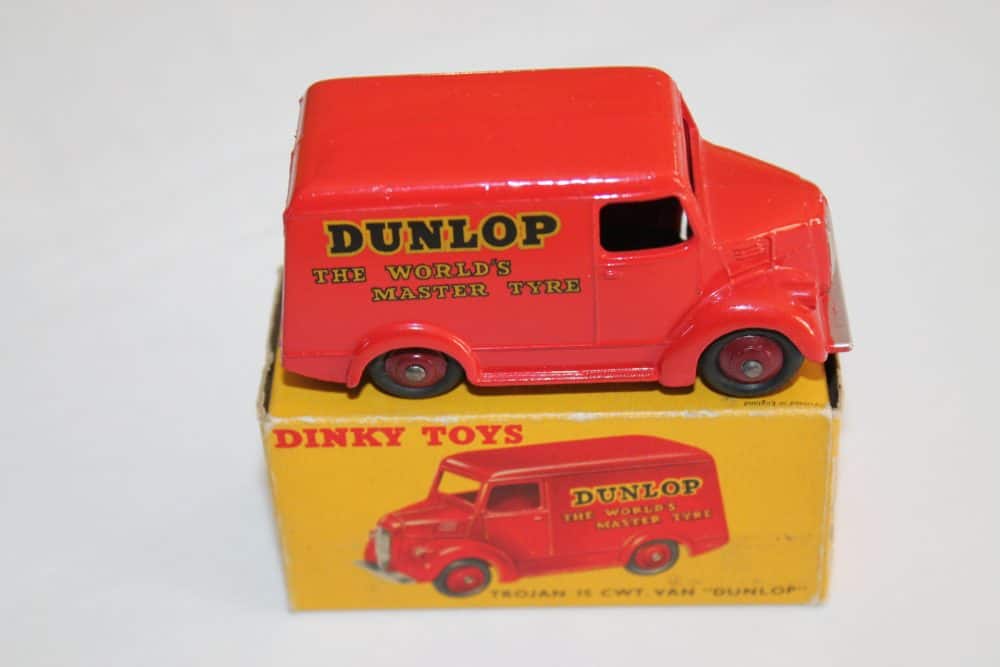 Dinky Toys 451/031B Trojan "Dunlop" Van Maroon wheels-side