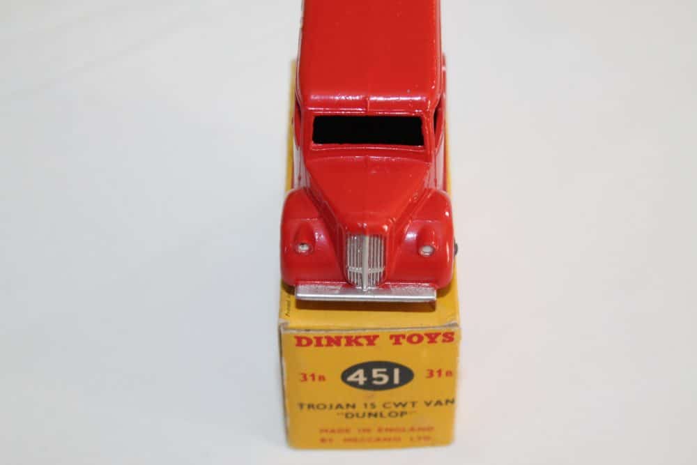 Dinky Toys 451/031B Trojan "Dunlop" Van Maroon wheels-front