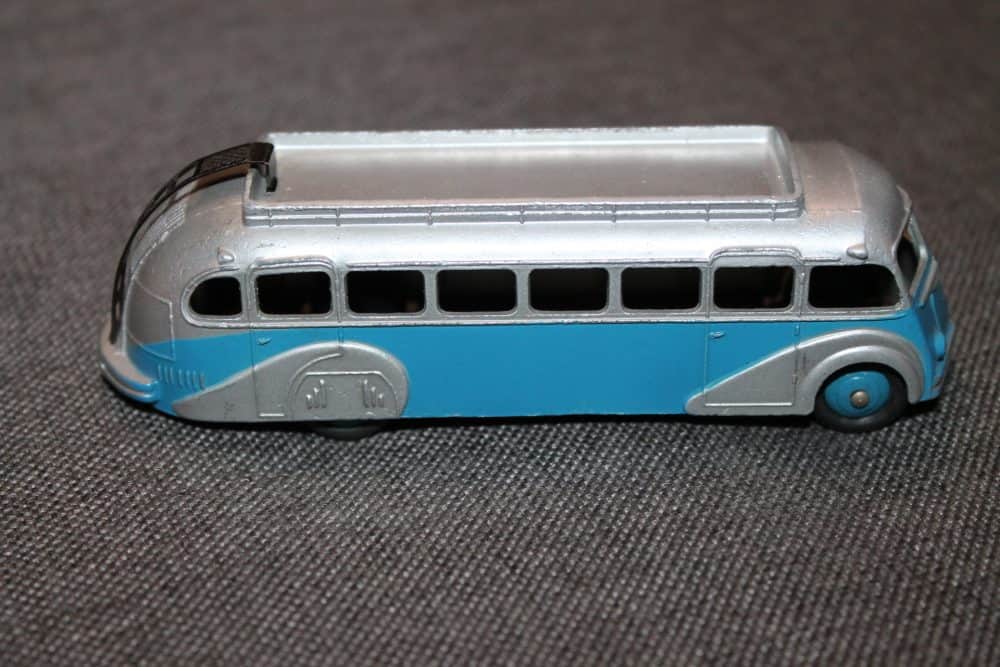 autocar-isobloc-silver-and-blue-french-dinky-toys-29e-unboxed-side