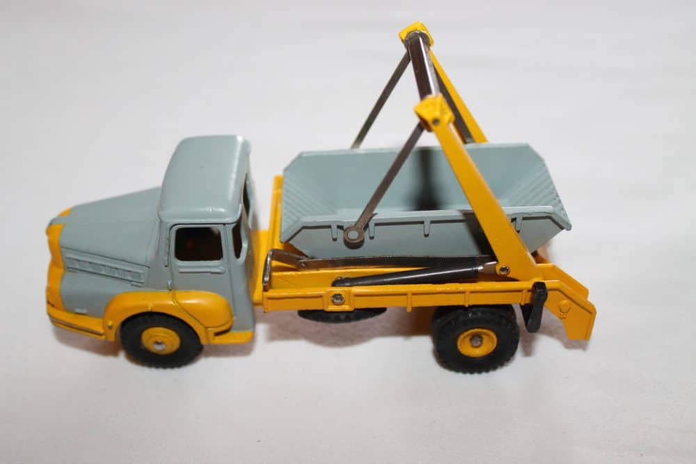 French Dinky Toys 038A Unic Marrel Multi-Skip Truck-leftside