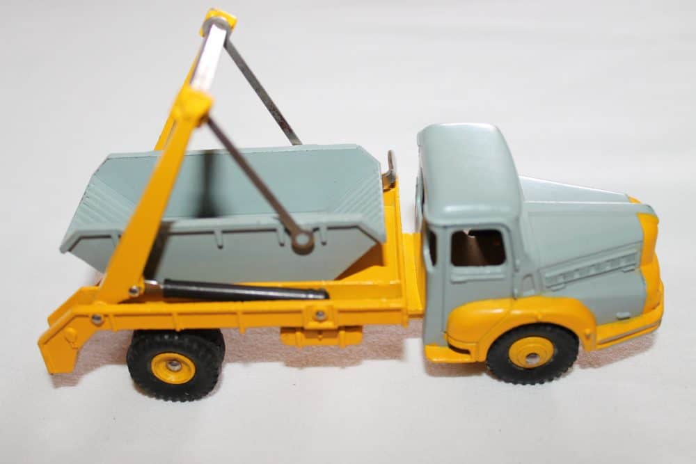 French Dinky Toys 038A Unic Marrel Multi-Skip Truck-rightside