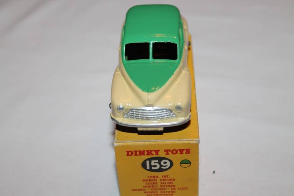 Dinky Toys 159 Morris Oxford-front