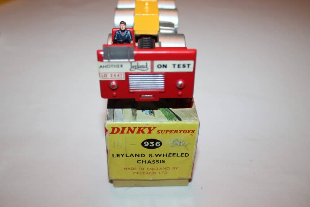 Dinky Toys 936 Leyland 8-Wheeled Chassis-front
