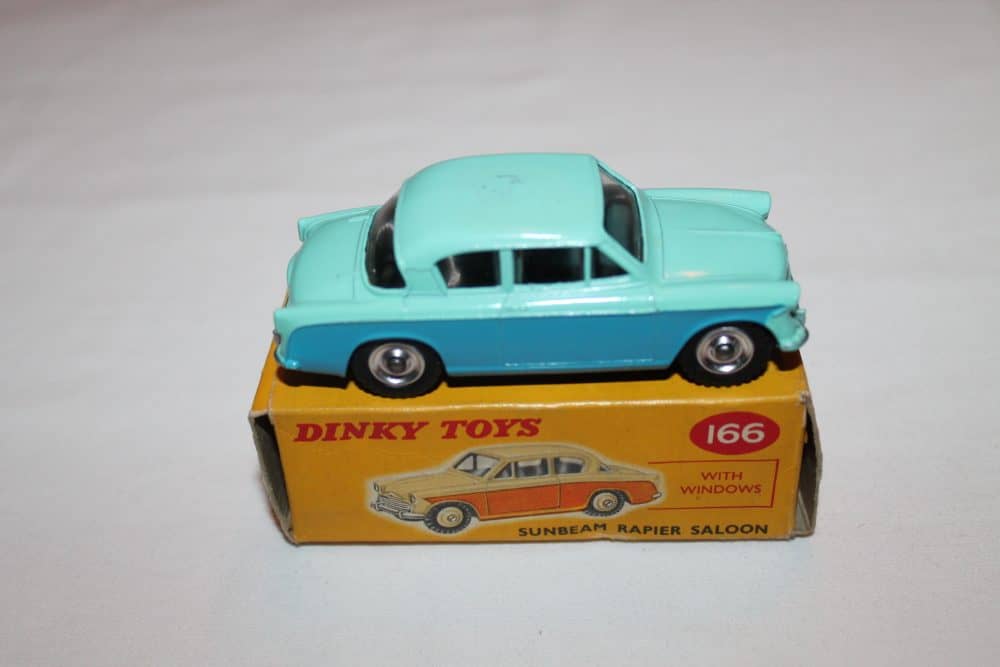 Dinky Toys 166 Sunbeam Rapier-side