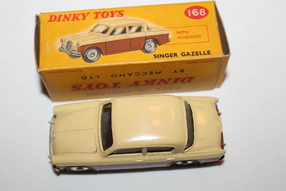 Dinky Toys 168 Singer Gazelle-top