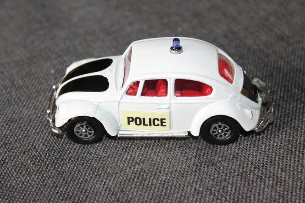 volkswagen-1200-beetle-police-car-whizzwheels-window-box-corgi-toys-373-leftside