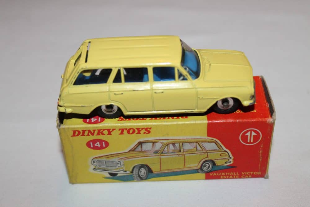 Dinky Toys 141 Vauxhall Victor Estate-side
