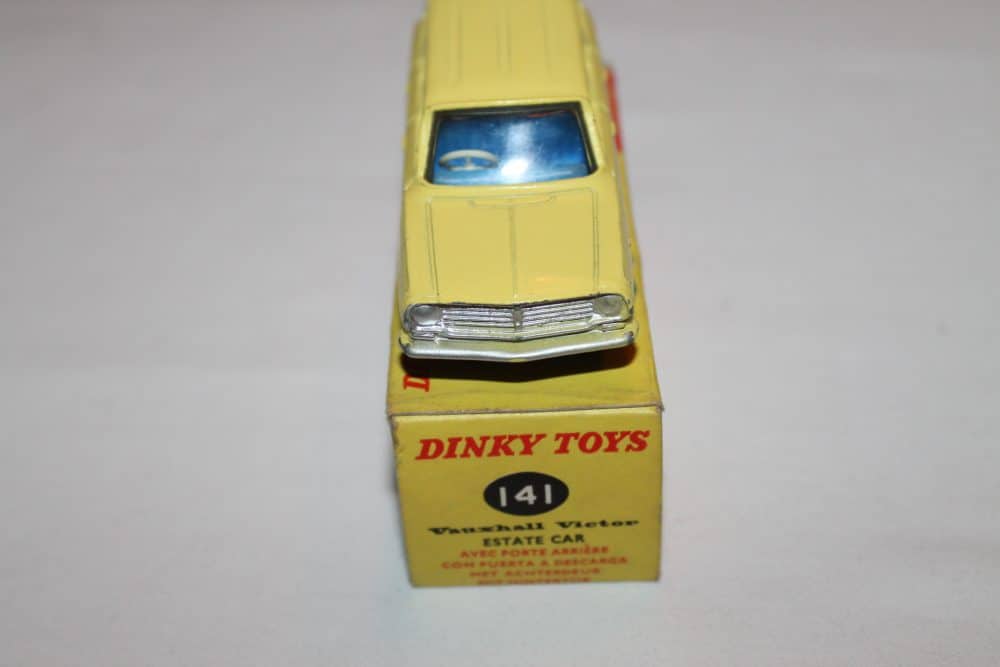 Dinky Toys 141 Vauxhall Victor Estate-front