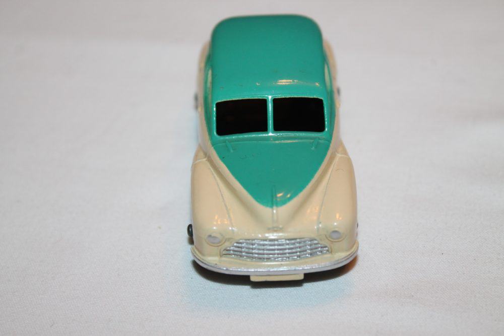 Dinky Toys 159 Morris Oxford-front