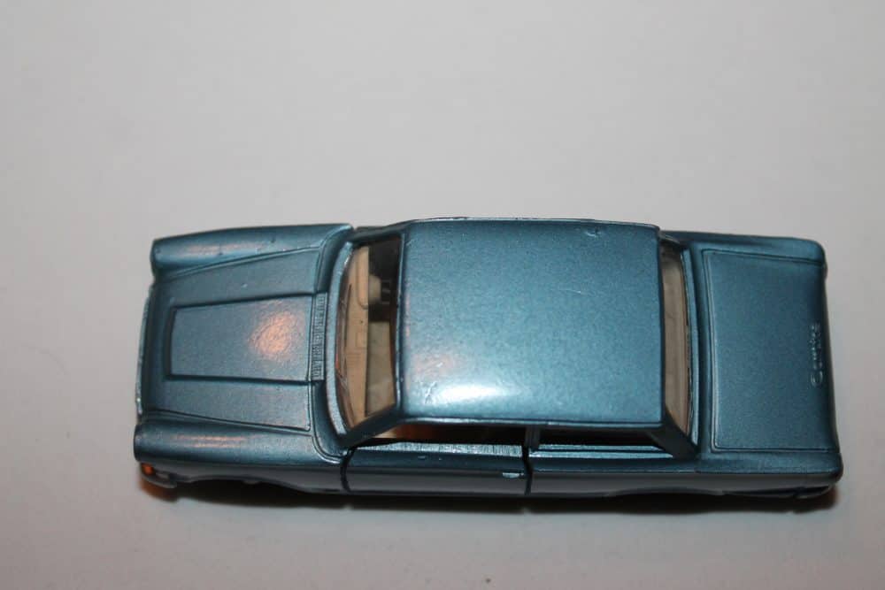Dinky Toys 139 Ford Cortina-top
