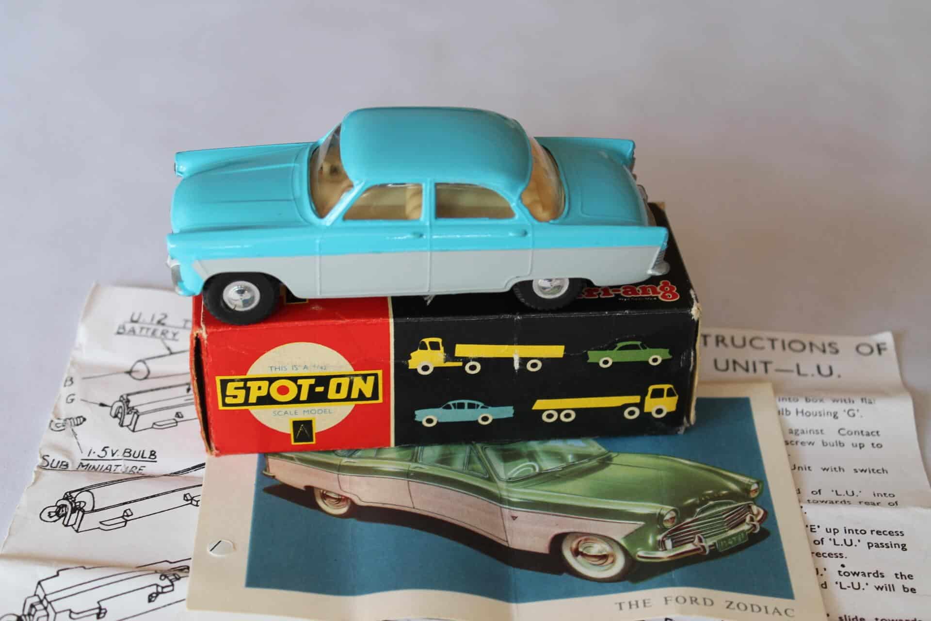 ミニカー SPOT - ON FORD ZODIAC with light Spot-On Toys 100SL Ford Zodiac with lights - Diecast