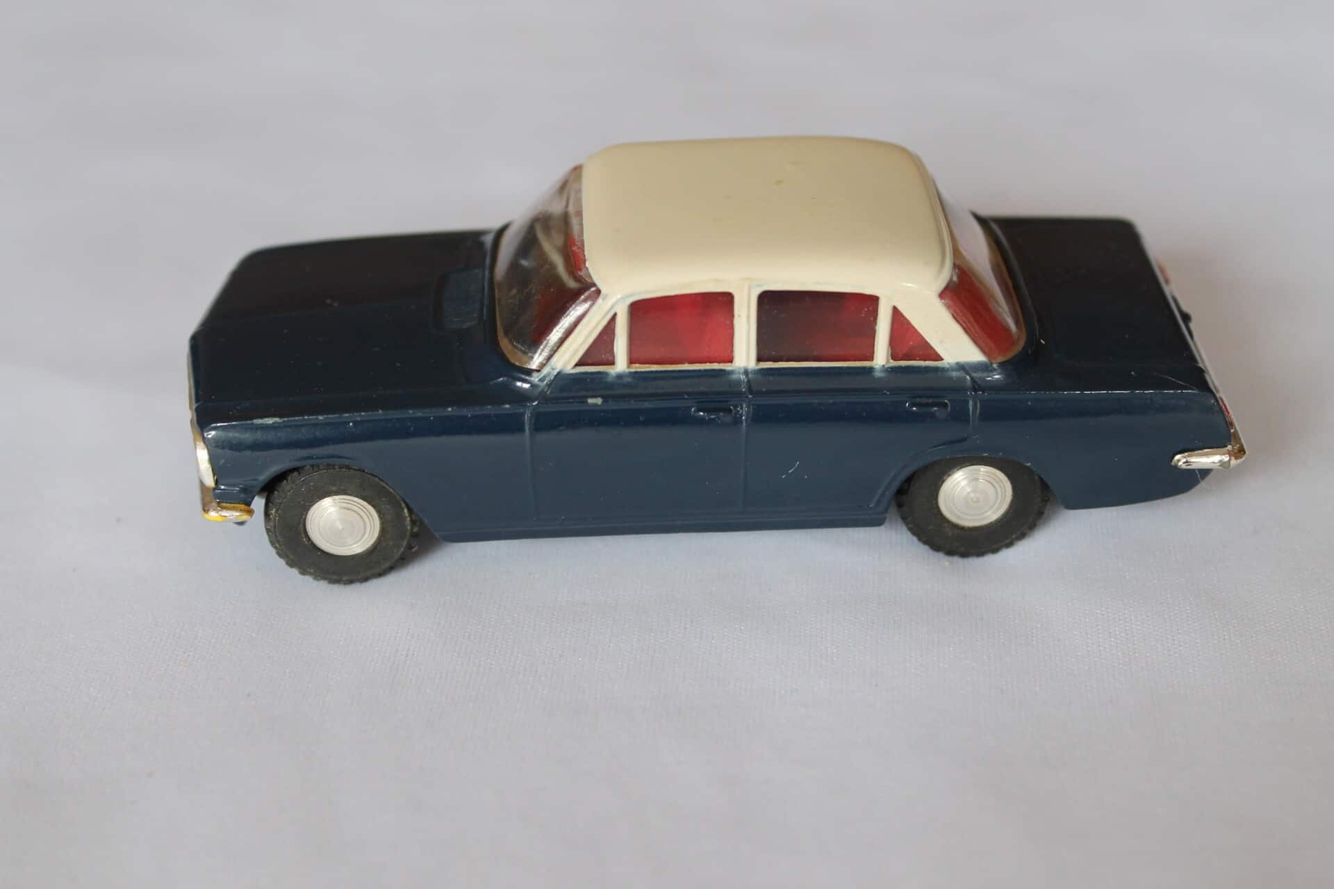 Spot-On Toys 280 Vauxhall Cresta PB - Diecast