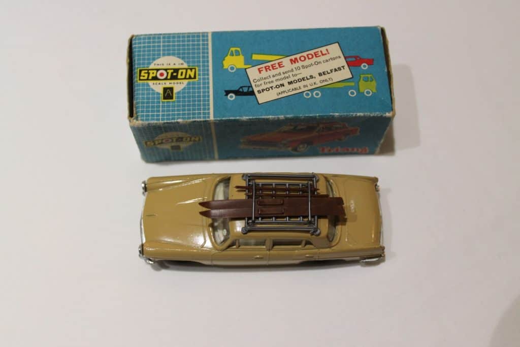 Spot-On Toys 184 Austin Cambridge & Skis - Diecast