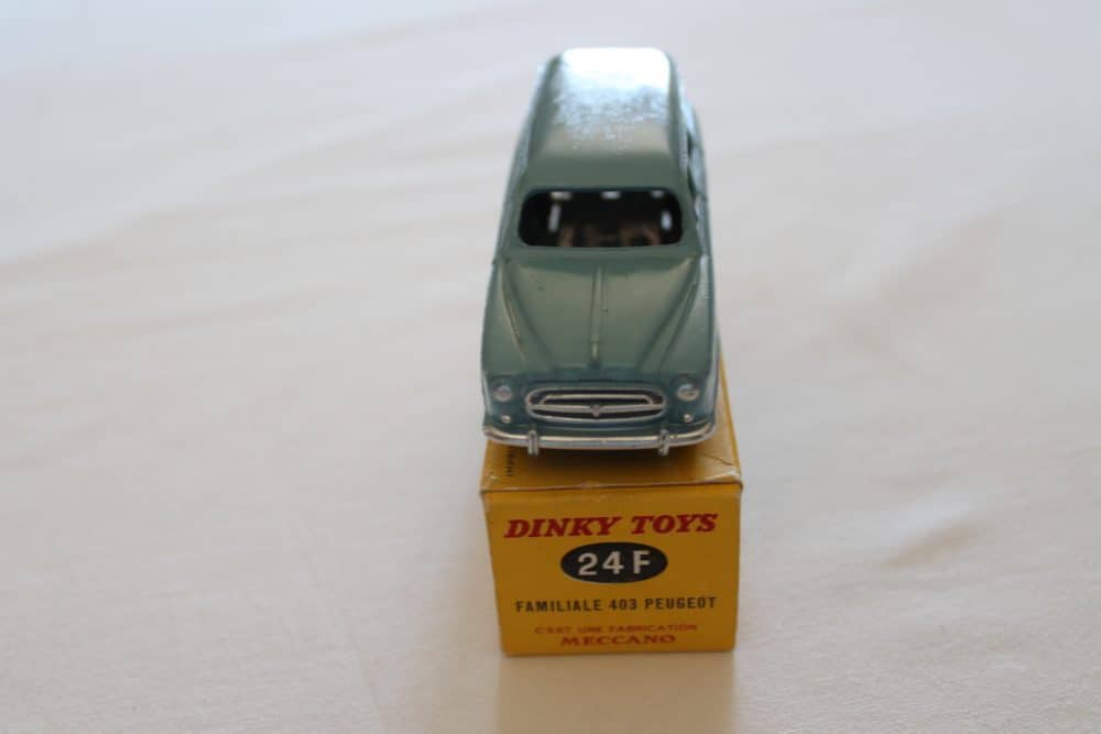 French Dinky 024F Peugeot 403 Familiale-front