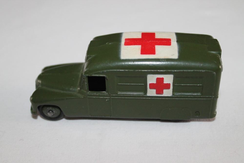 Dinky Toys 624 Daimler Military Ambulance