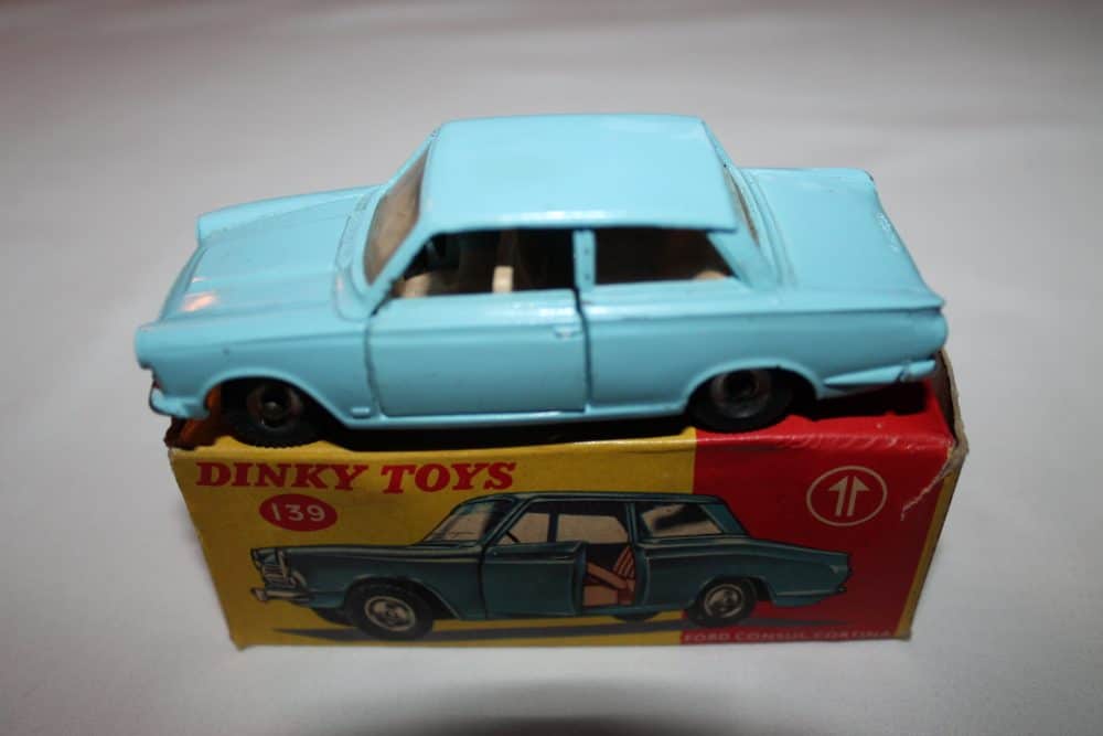 Dinky Toys 139 Ford Cortina