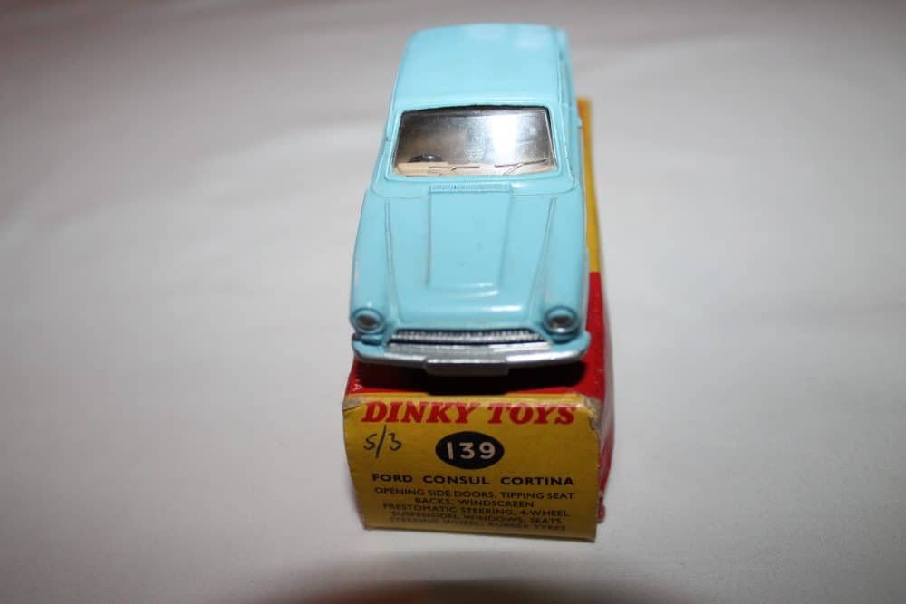 Dinky Toys 139 Ford Cortina-front