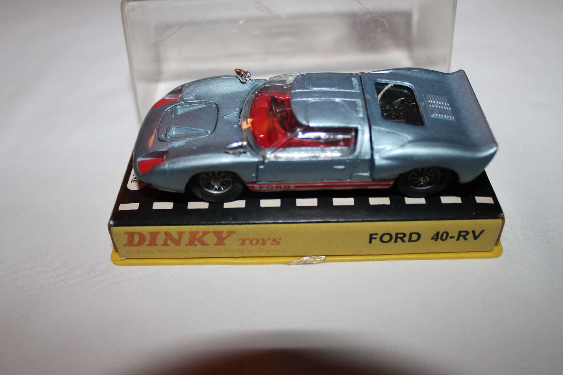Dinky Toys 132 Ford 40RV Diecast