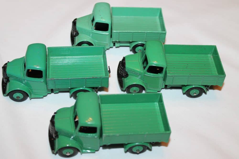 Dinky Toys 025W Bedford Truck Full Trade Box x 4-leftside