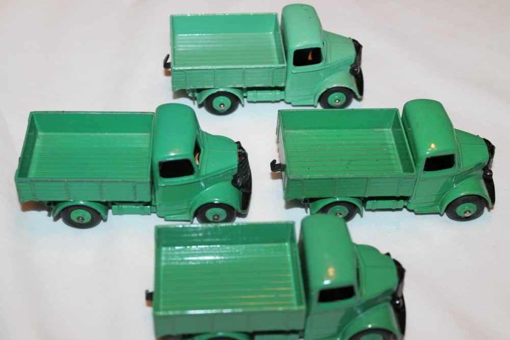 Dinky Toys 025W Bedford Truck Full Trade Box x 4-rightside