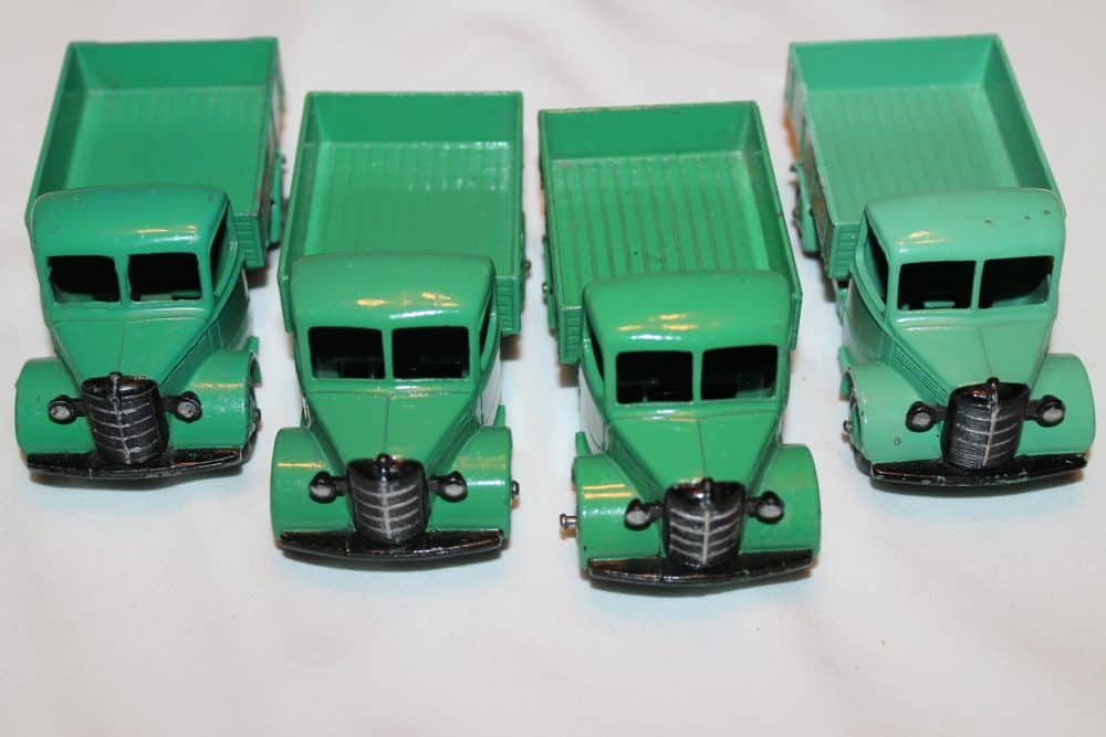 Dinky Toys 025W Bedford Truck Full Trade Box x 4-front