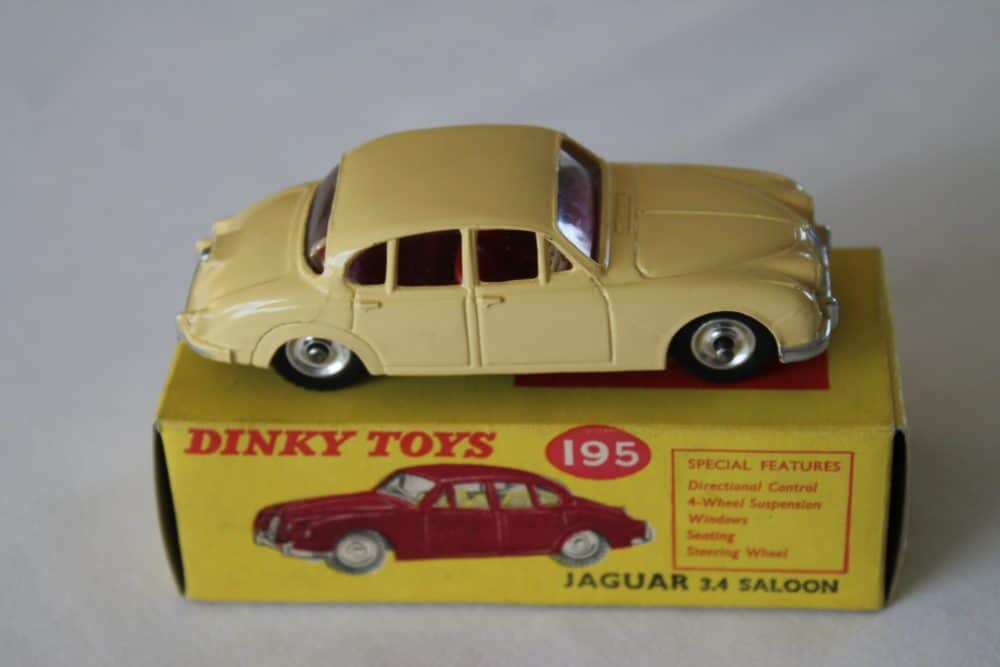 Dinky Toys 195 Jaguar 3.4 Saloon-side