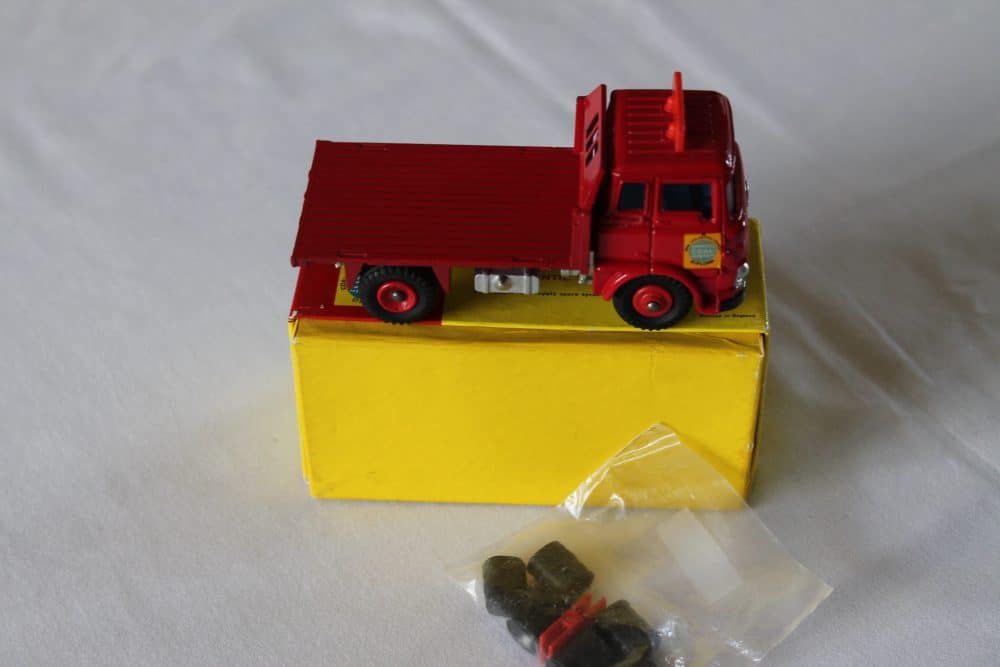 Dinky Toys 425Bedford T.K. Coal Lorry-side