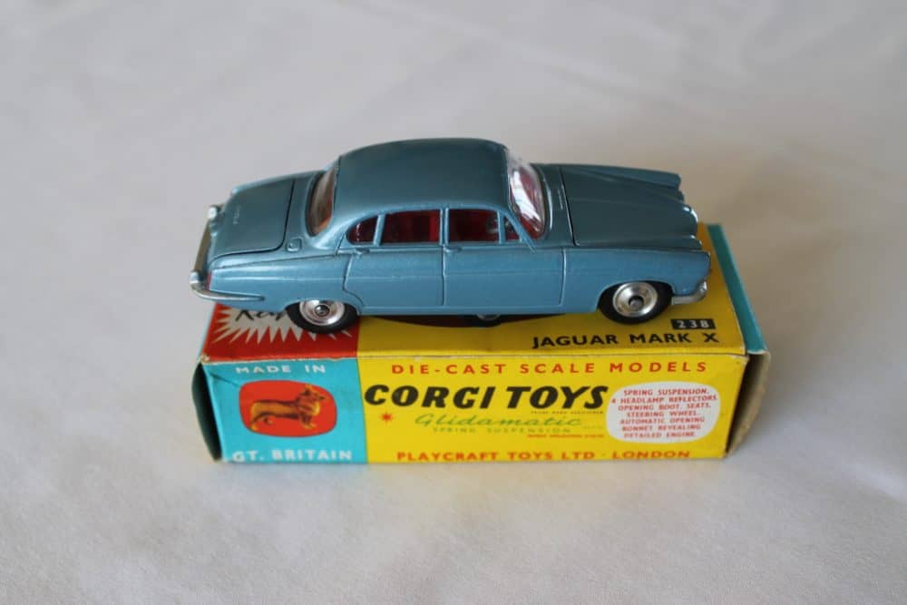 Corgi Toys 238 Jaguar Mark 10-side