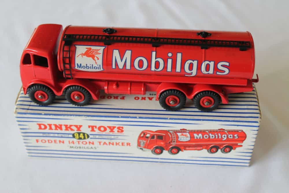 Dinky Toys 941 Foden Mobilgas Tanker