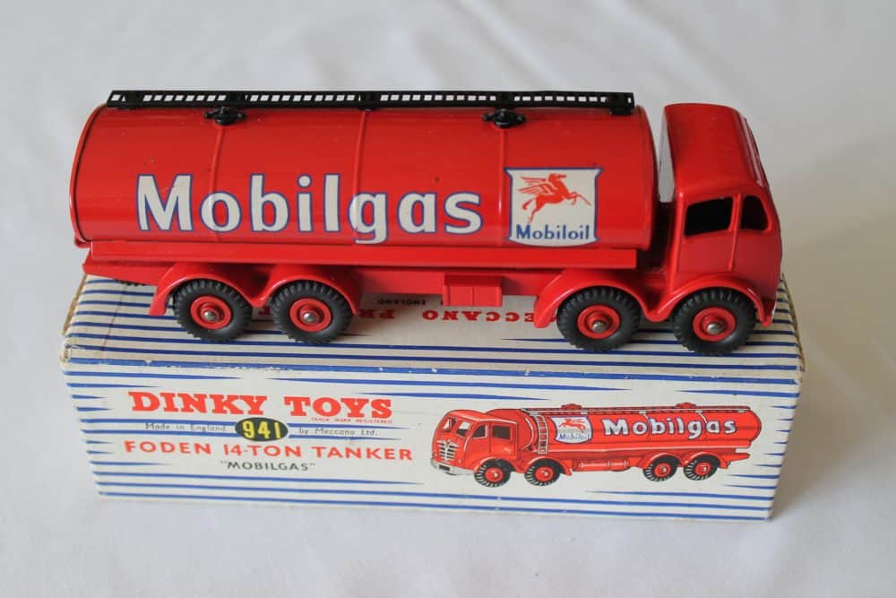 Dinky Toys 941 Foden Mobilgas Tanker-SIDE