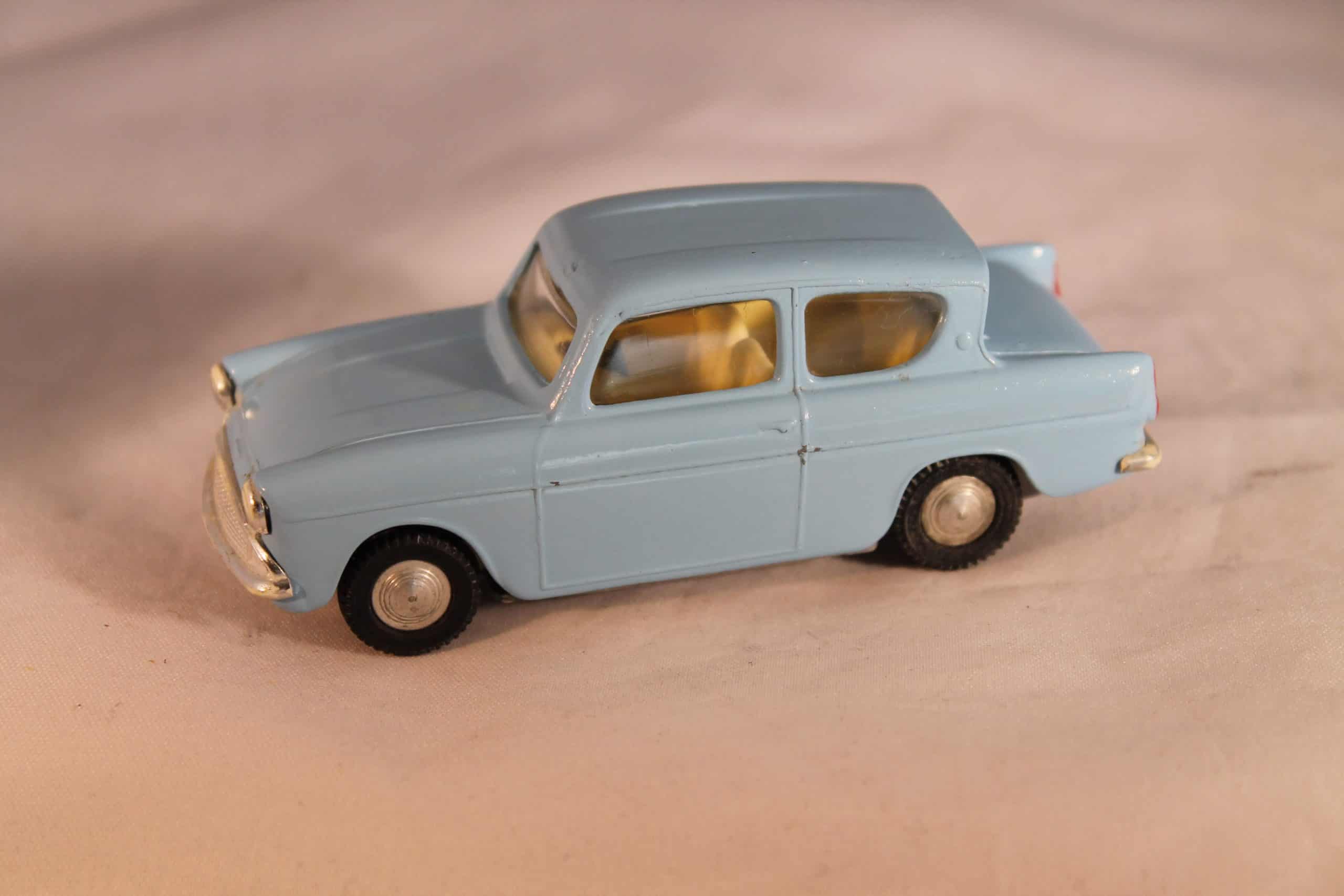 Spot-On Toys 213 Ford Anglia - Diecast