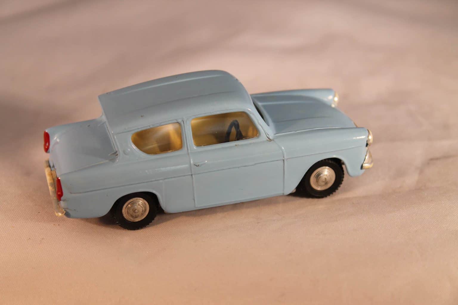 Spot-On Toys 213 Ford Anglia - Diecast