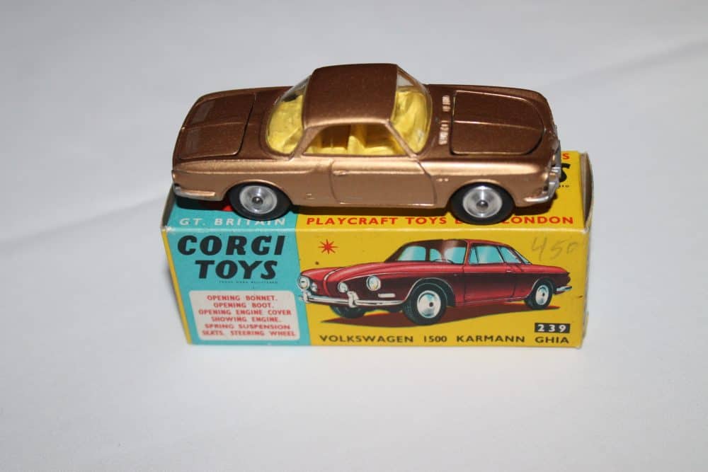Corgi Toys 239 Volkswagen 1500-side