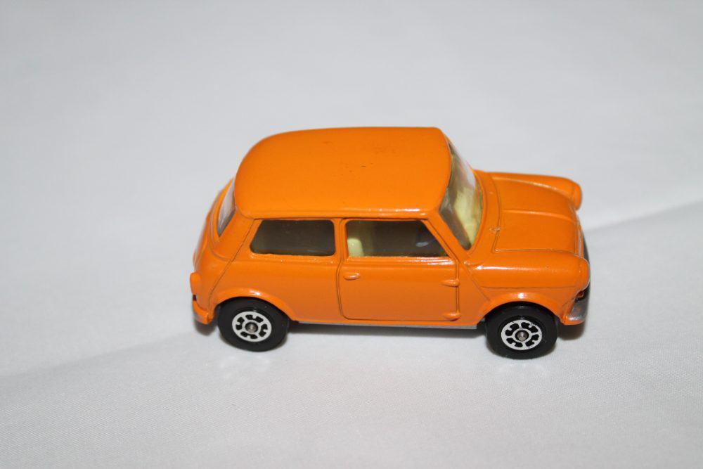Corgi Toys 203 Morris Mini Minor-side