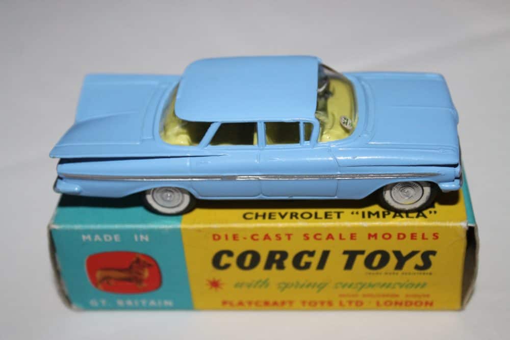 Corgi Toys 220 Chevrolet Impala Blue-side