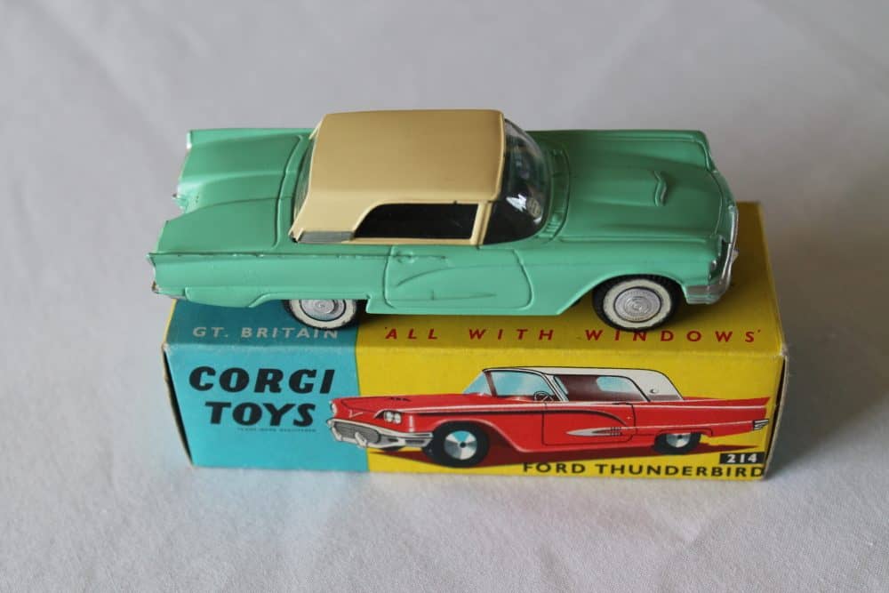 Corgi Toys 214 Ford Thunderbird Hardtop-side